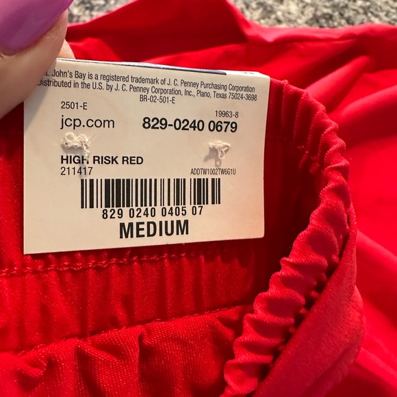 St. John’s Bay Skort Women’s Size Med. Red Polyester Belt Mid Rise Stretch NWT - Picture 9 of 9